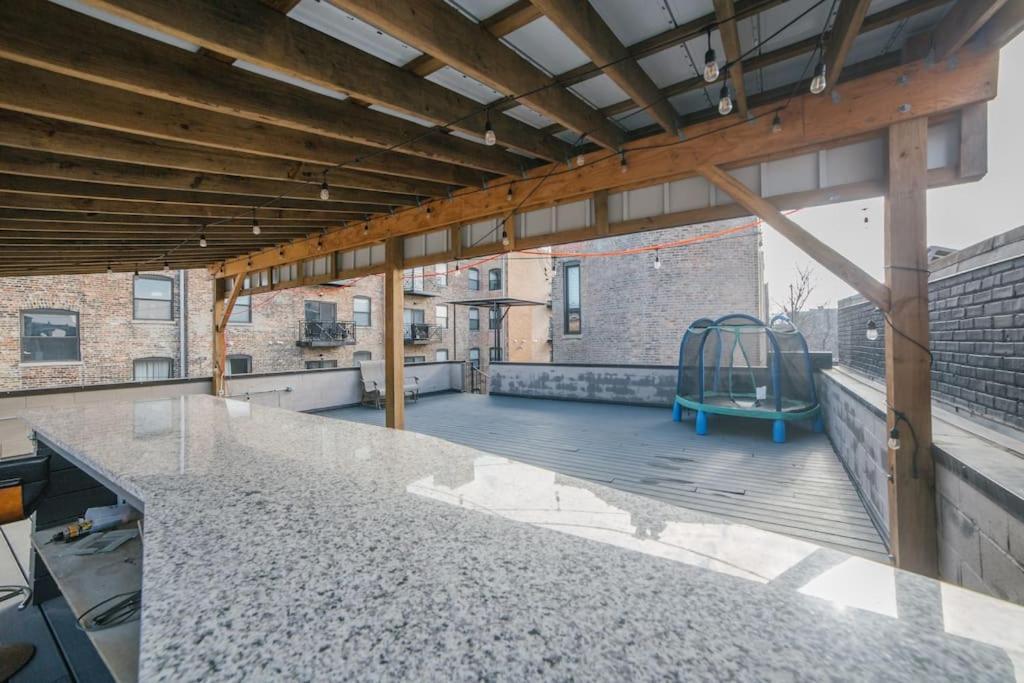 Chicago Mid-Century Gem Steps From United Center Villa Esterno foto
