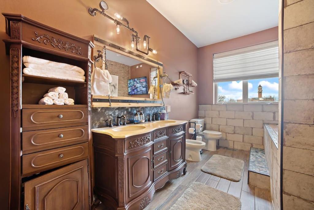 Chicago Mid-Century Gem Steps From United Center Villa Esterno foto