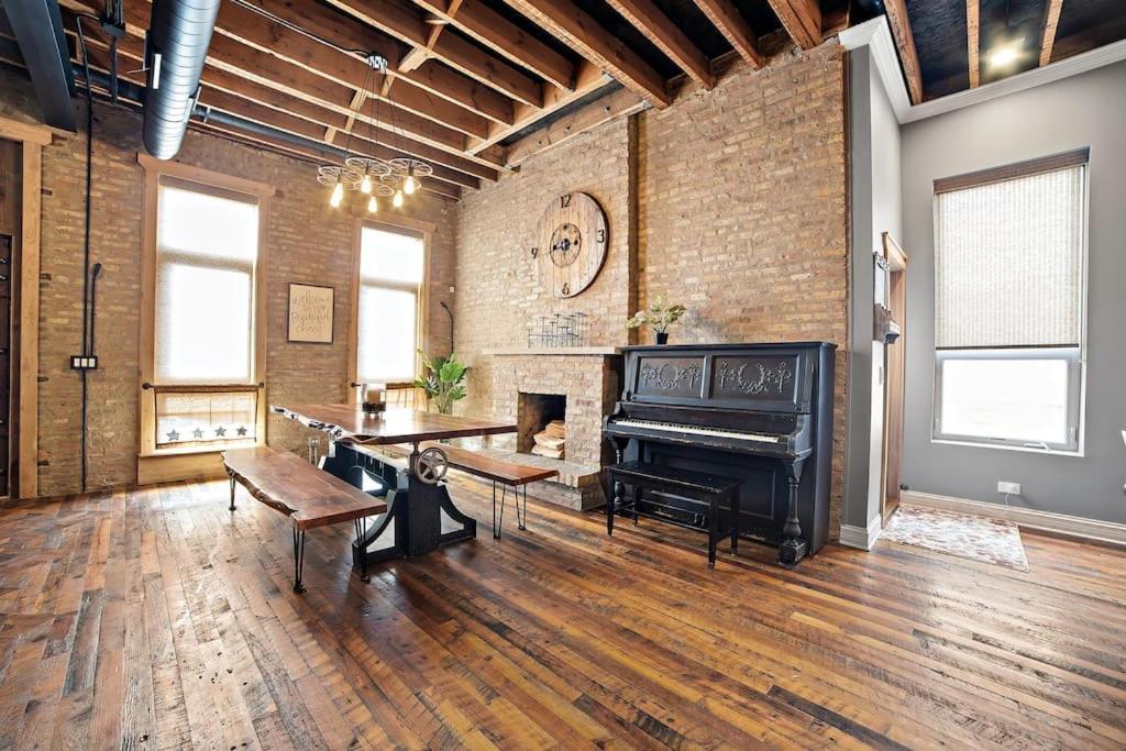 Chicago Mid-Century Gem Steps From United Center Villa Esterno foto