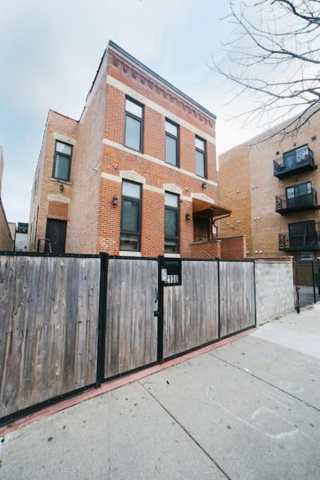 Chicago Mid-Century Gem Steps From United Center Villa Esterno foto