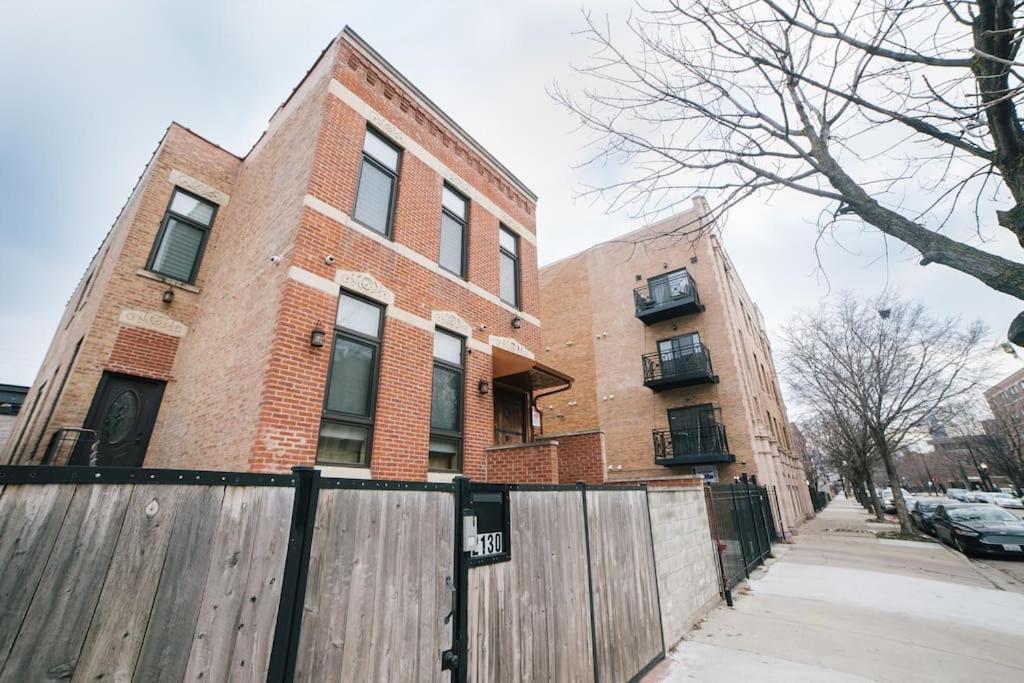 Chicago Mid-Century Gem Steps From United Center Villa Esterno foto
