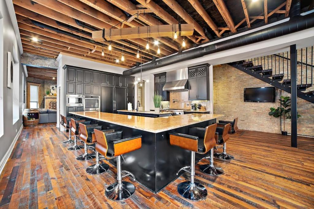 Chicago Mid-Century Gem Steps From United Center Villa Esterno foto