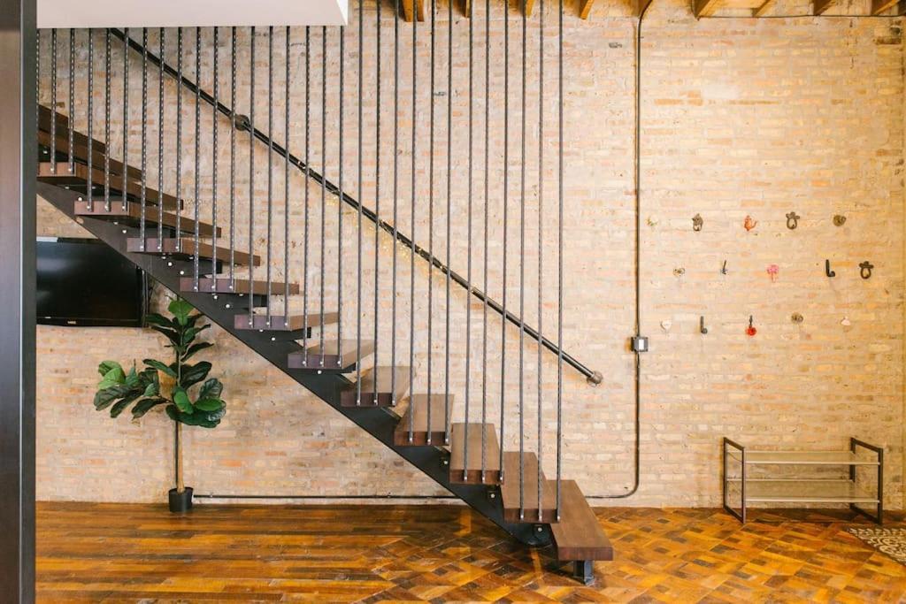 Chicago Mid-Century Gem Steps From United Center Villa Esterno foto